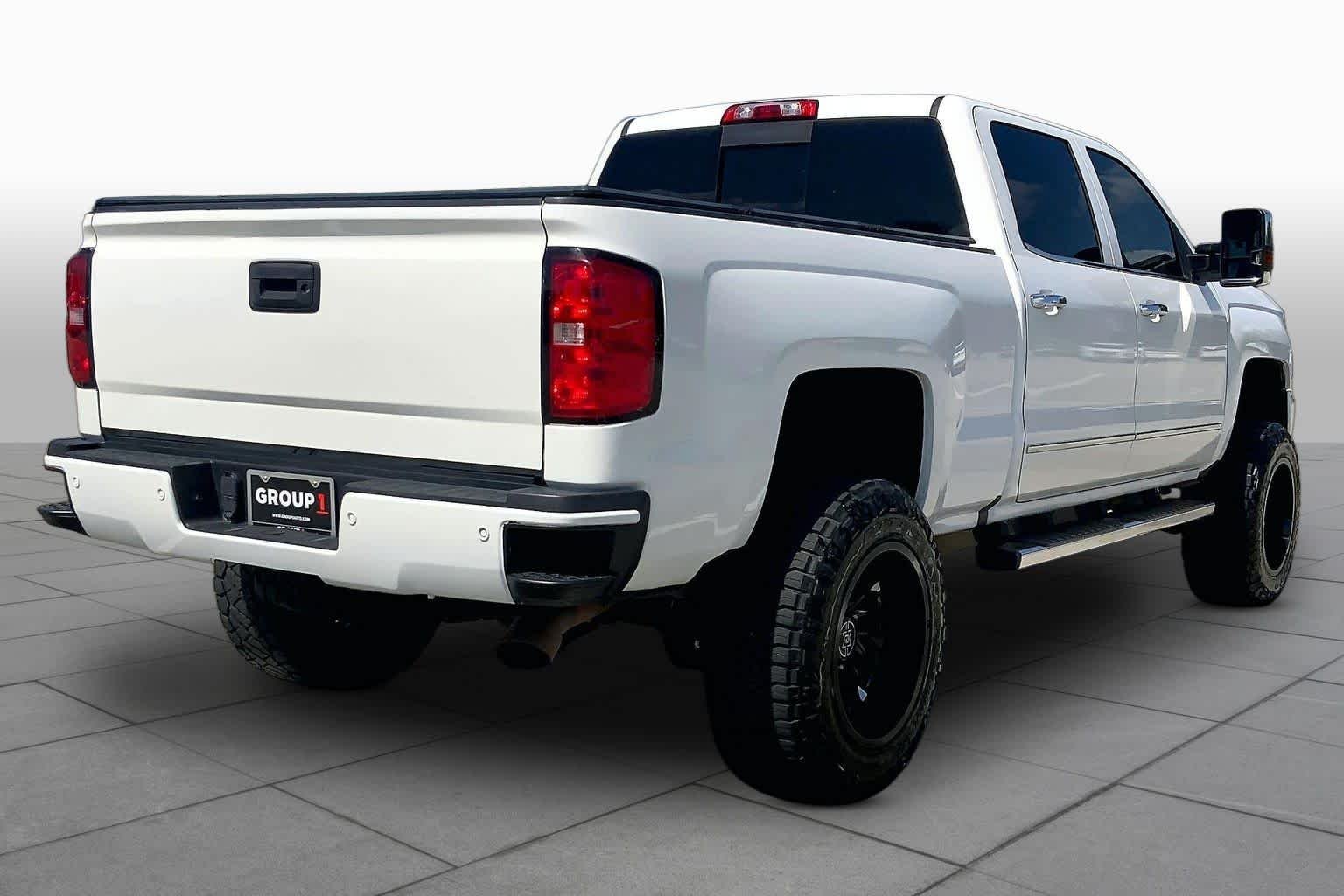 Used 2016 Summit White Chevrolet High Country image 11