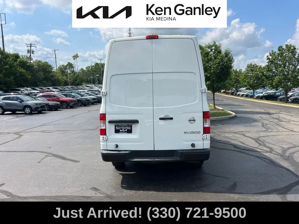 Used 2021 White Nissan S image 6