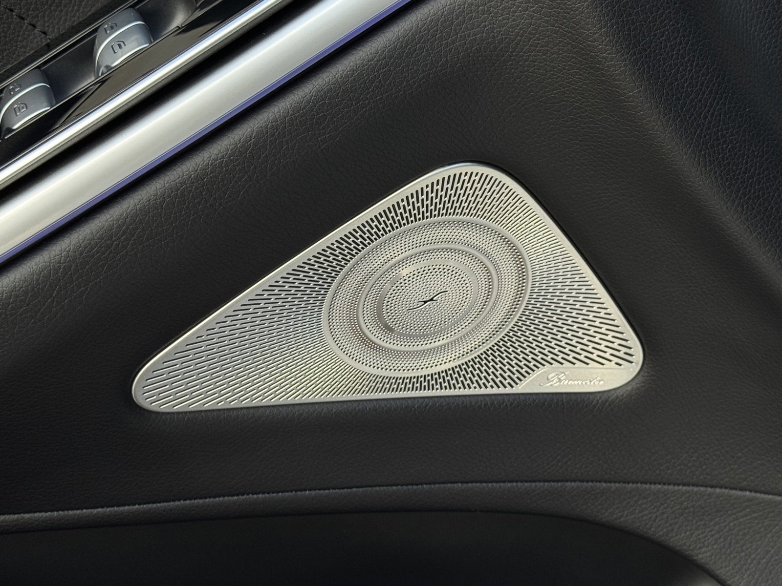 New 2026 MANUFAKTUR Moonlight White Metallic Mercedes-Benz S 580 image 37