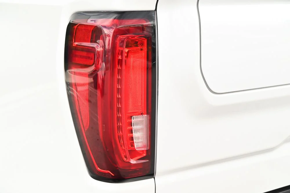 Used 2023 White GMC SLT image 21