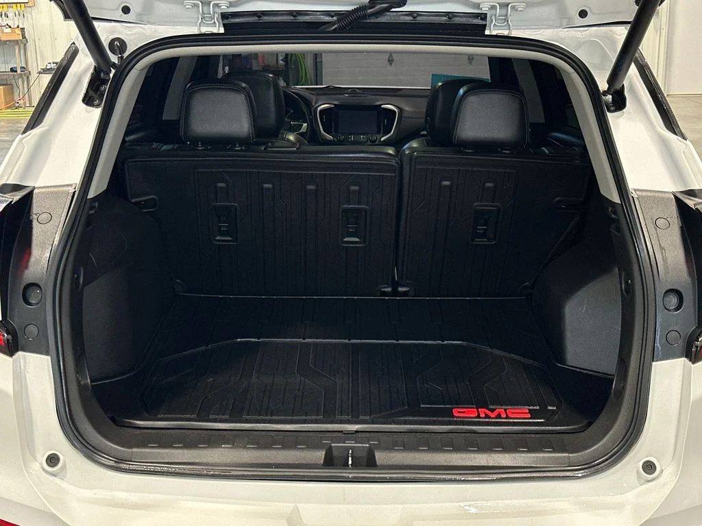 Used 2023 White GMC SLT image 32