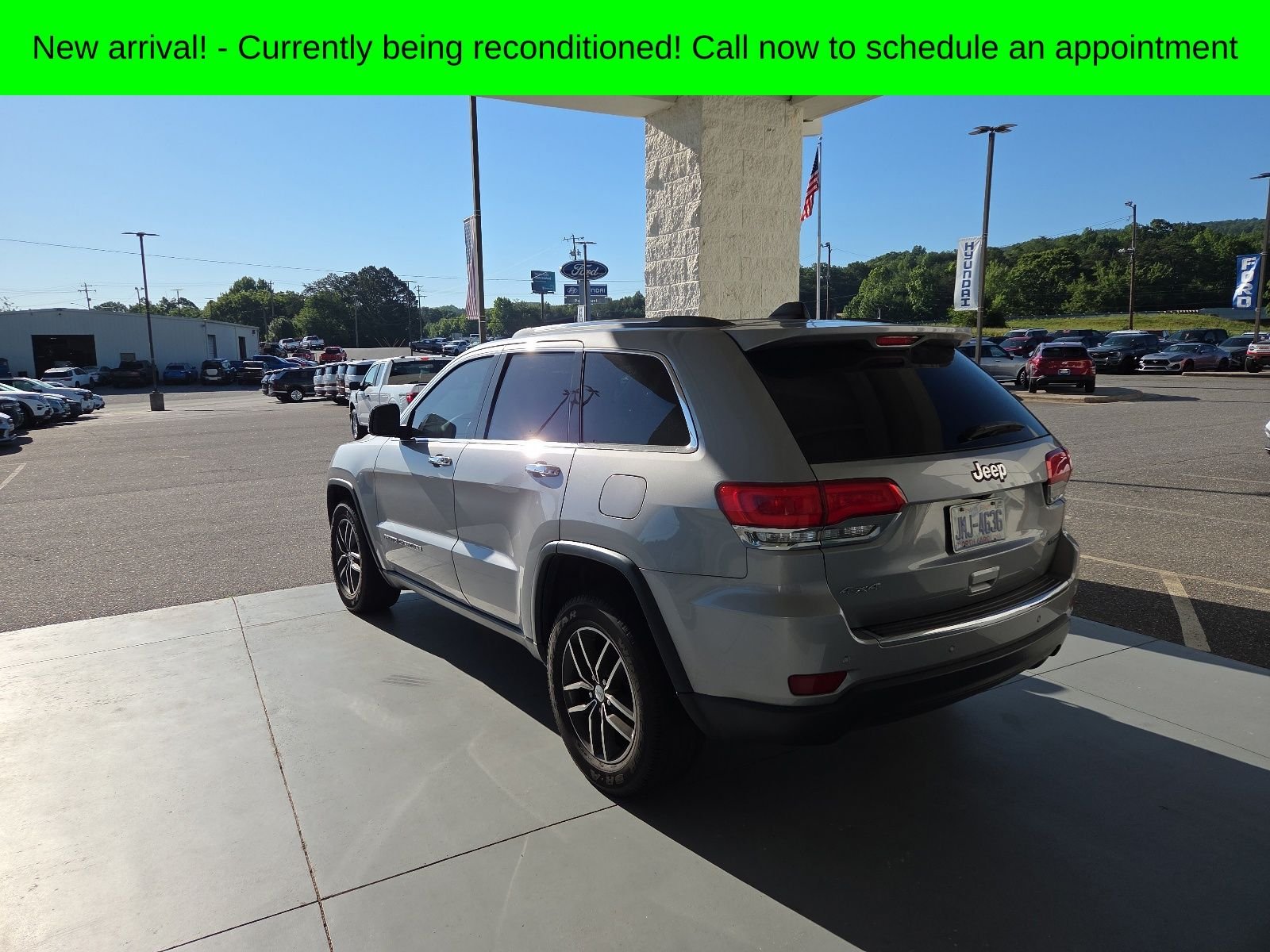 Used 2018 Billet Silver Metallic Clearcoat Jeep Limited image 4