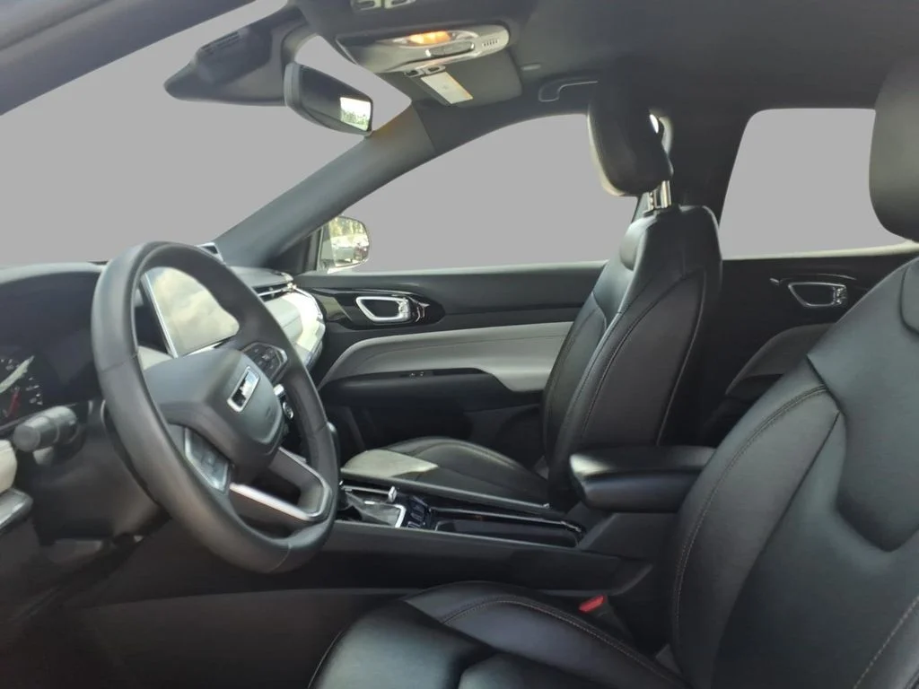 Used 2024 White/off-white Jeep Limited image 7