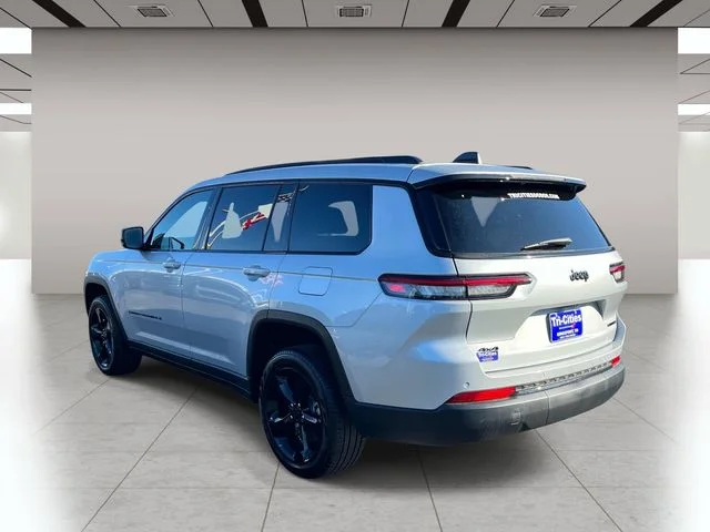 New 2025 Silver Zynith Exterior Paint Jeep Limited image 6