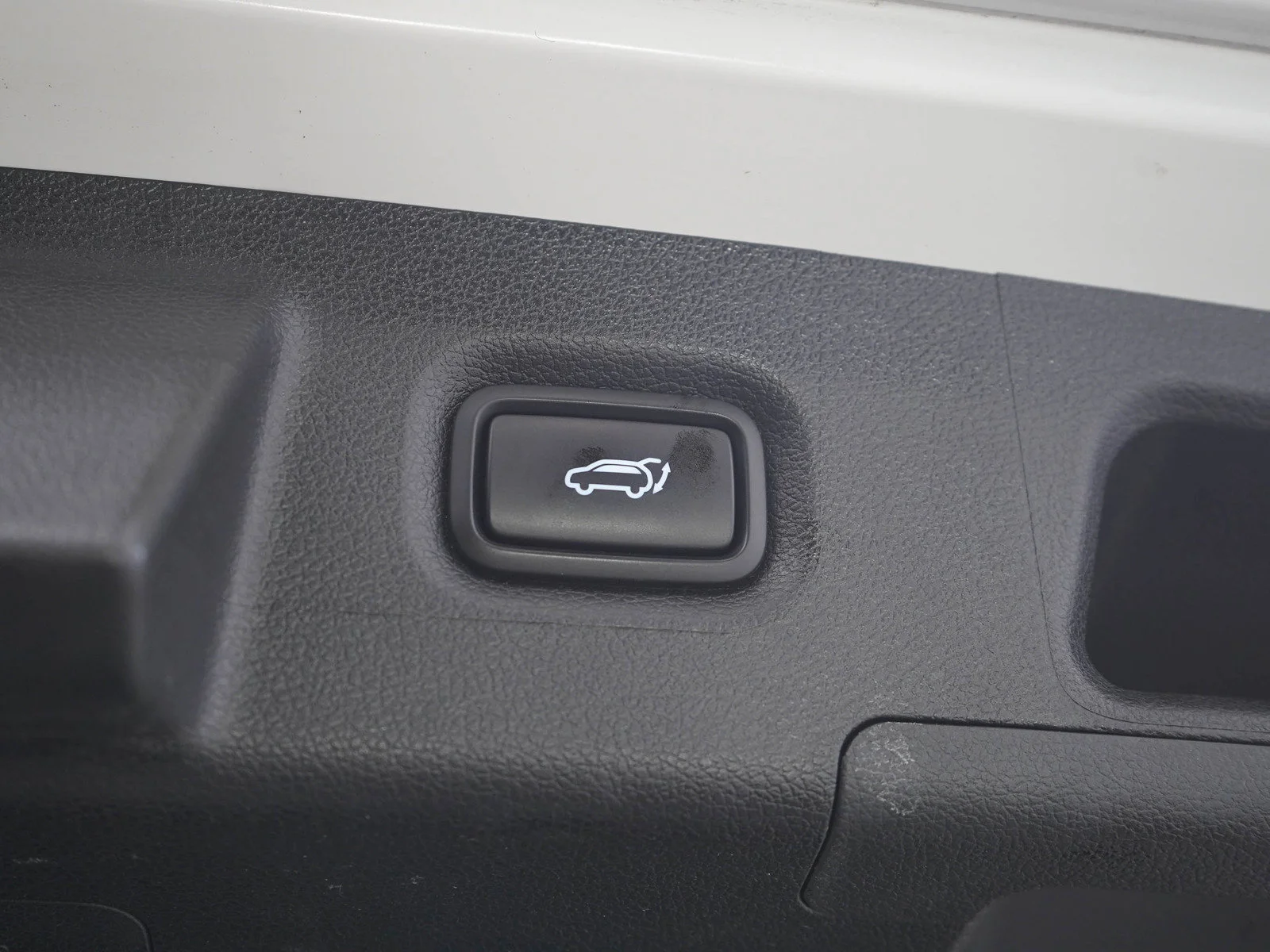 Used 2022 Quartz White Hyundai Calligraphy AWD image 11