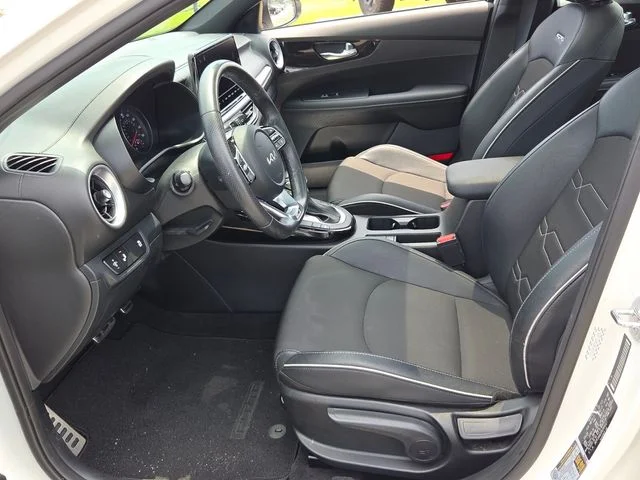 Used 2024 White Kia GT-Line image 5
