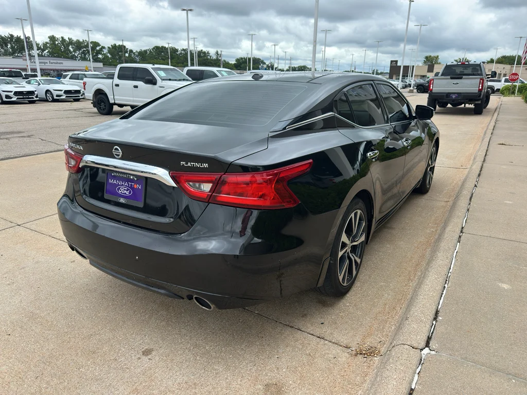 Used 2017 Super Black Nissan Platinum image 9