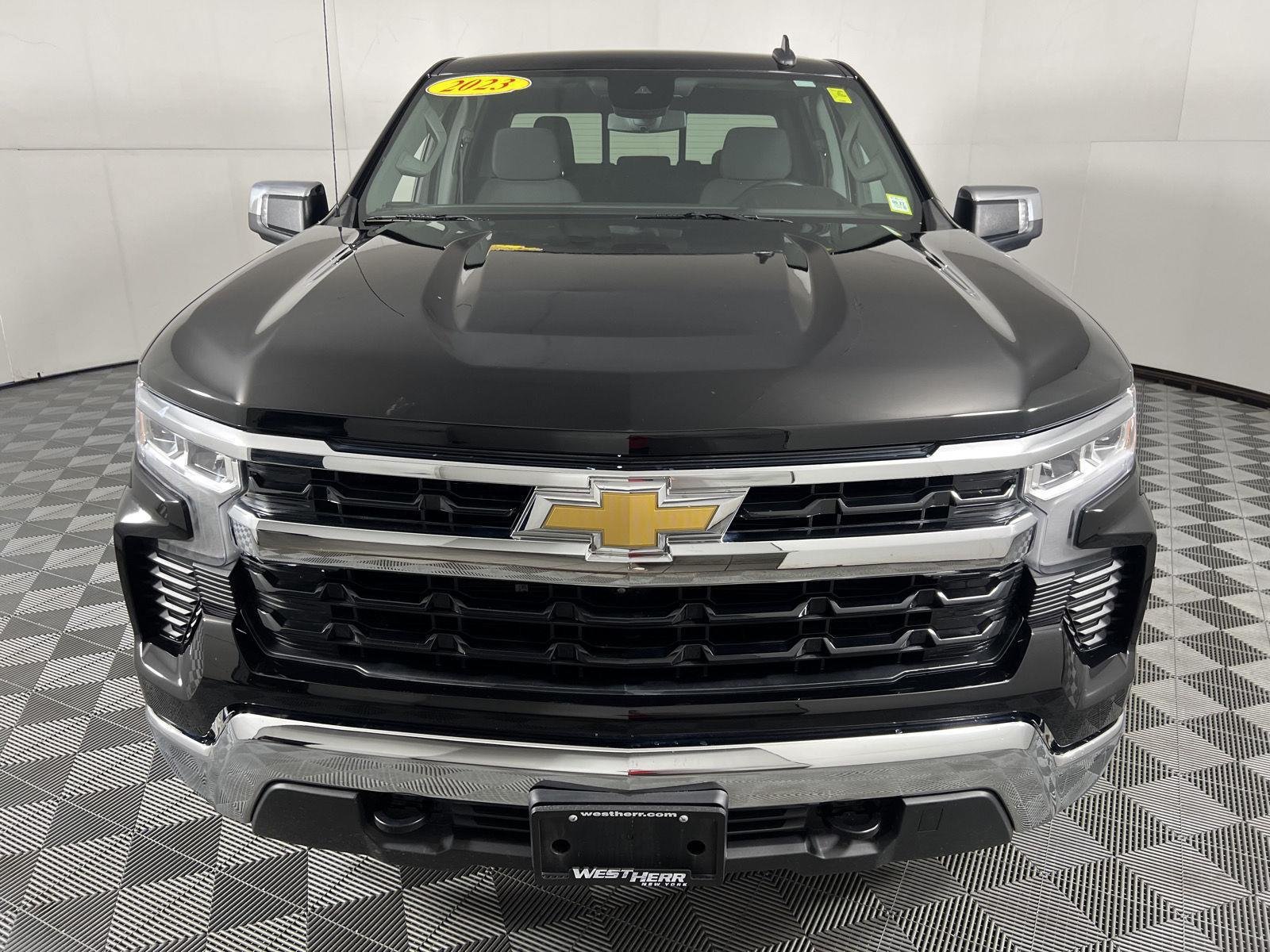 Used 2023 Black Chevrolet LT image 17