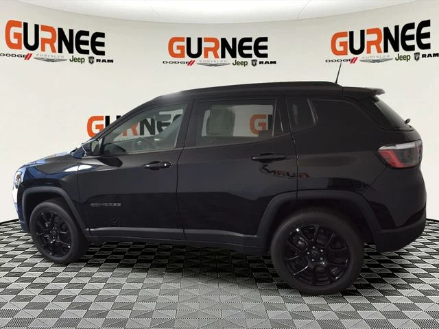 New 2026 Diamond Black Crystal Pearl-Coat Exterior Paint Jeep Latitude image 4