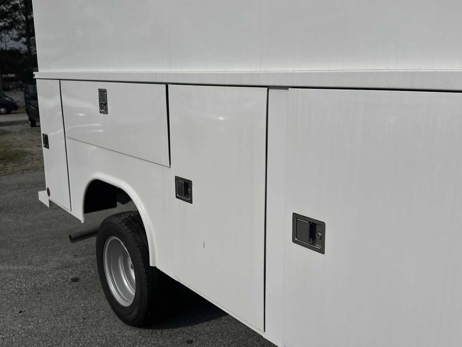 2024 Ford Transit Cutaway Base - Photo 17