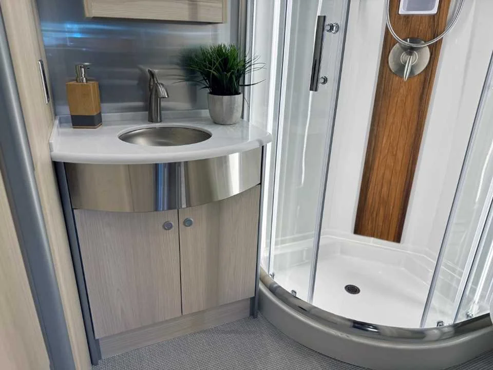 New 2025 Hightech Silver Premium Metallic AIRSTREAM  image 17