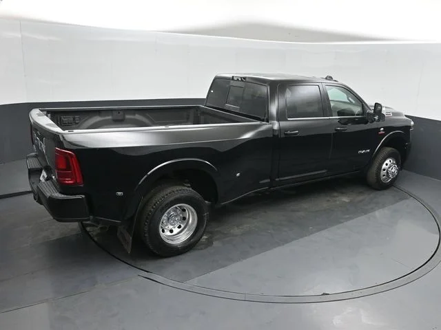 New 2026 Diamond Black Crystal Pearl-Coat Exterior Paint RAM Limited image 32