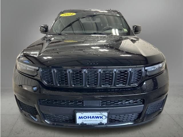 Used 2024 Diamond Black Crystal Pearlcoat Jeep Altitude X image 9