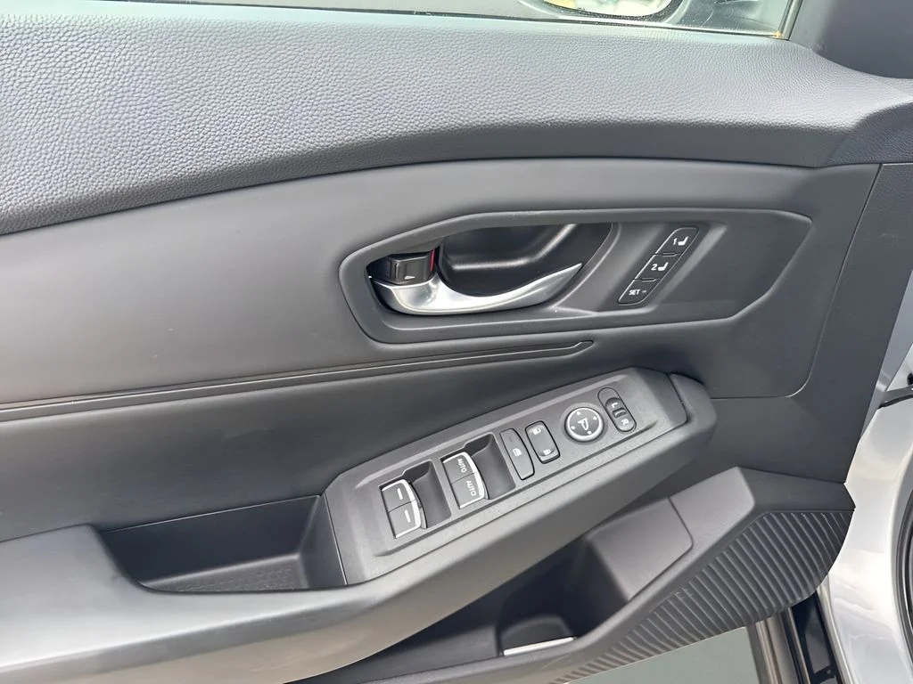 Used 2025 Gray Honda EX-L image 27