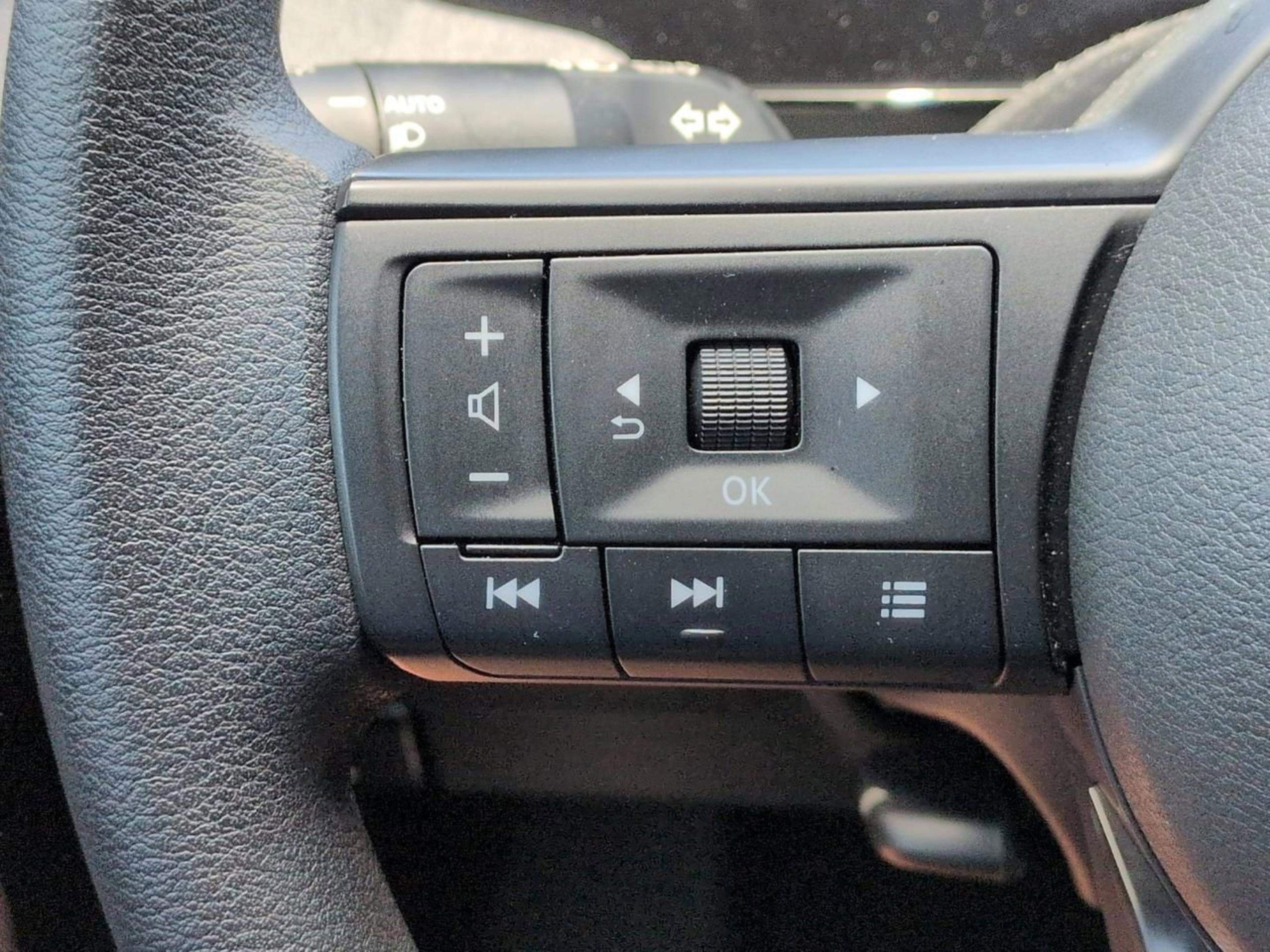 Used 2025 Canyon Bronze Metallic Nissan SV image 21