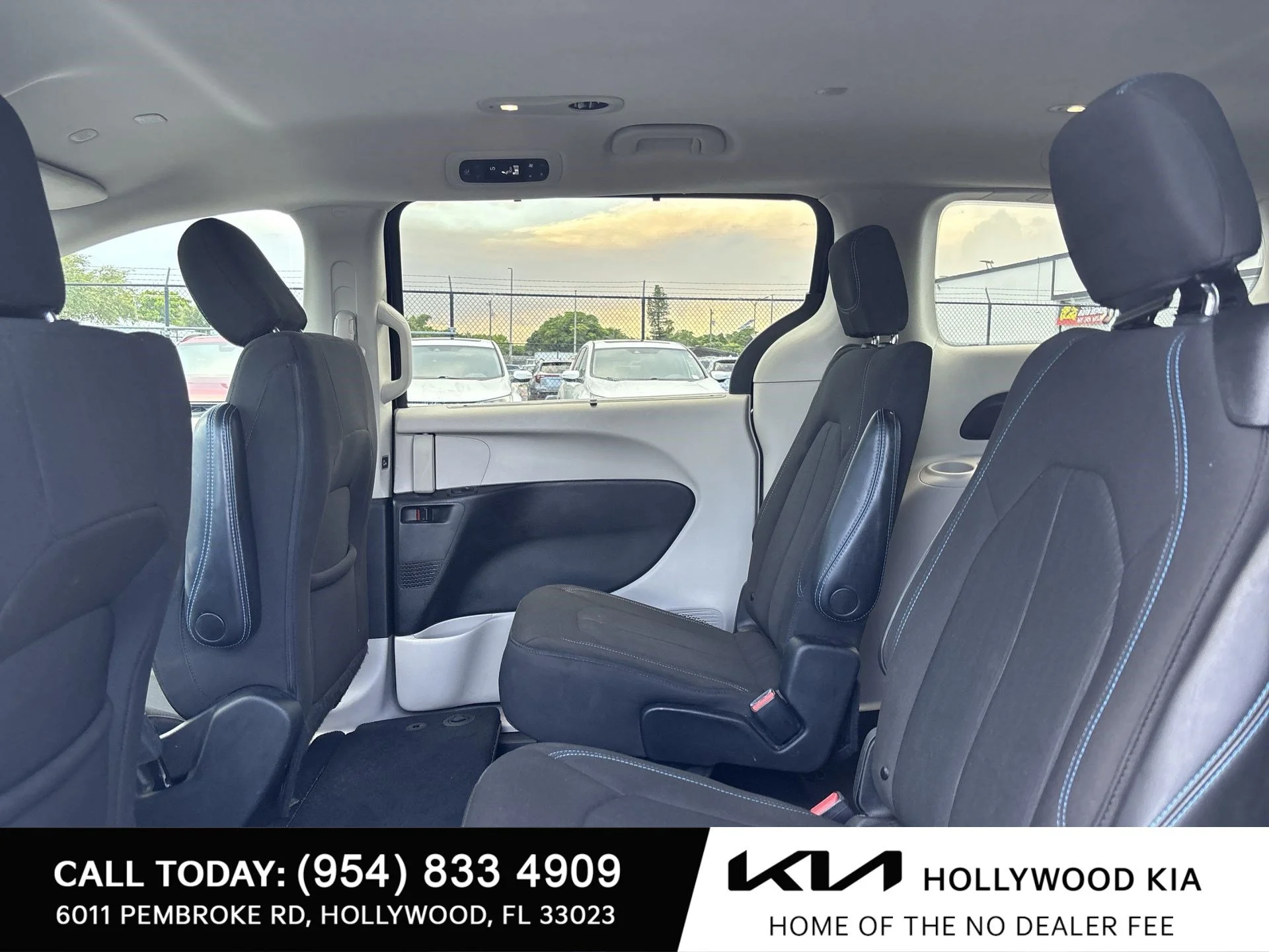 Used 2021 Brilliant Black Crystal Pearlcoat Chrysler Touring image 22
