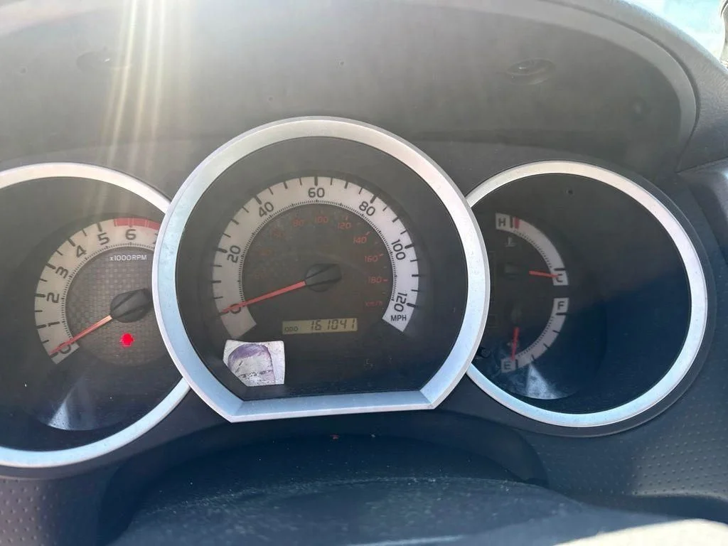 Used 2015 White Toyota Base image 5