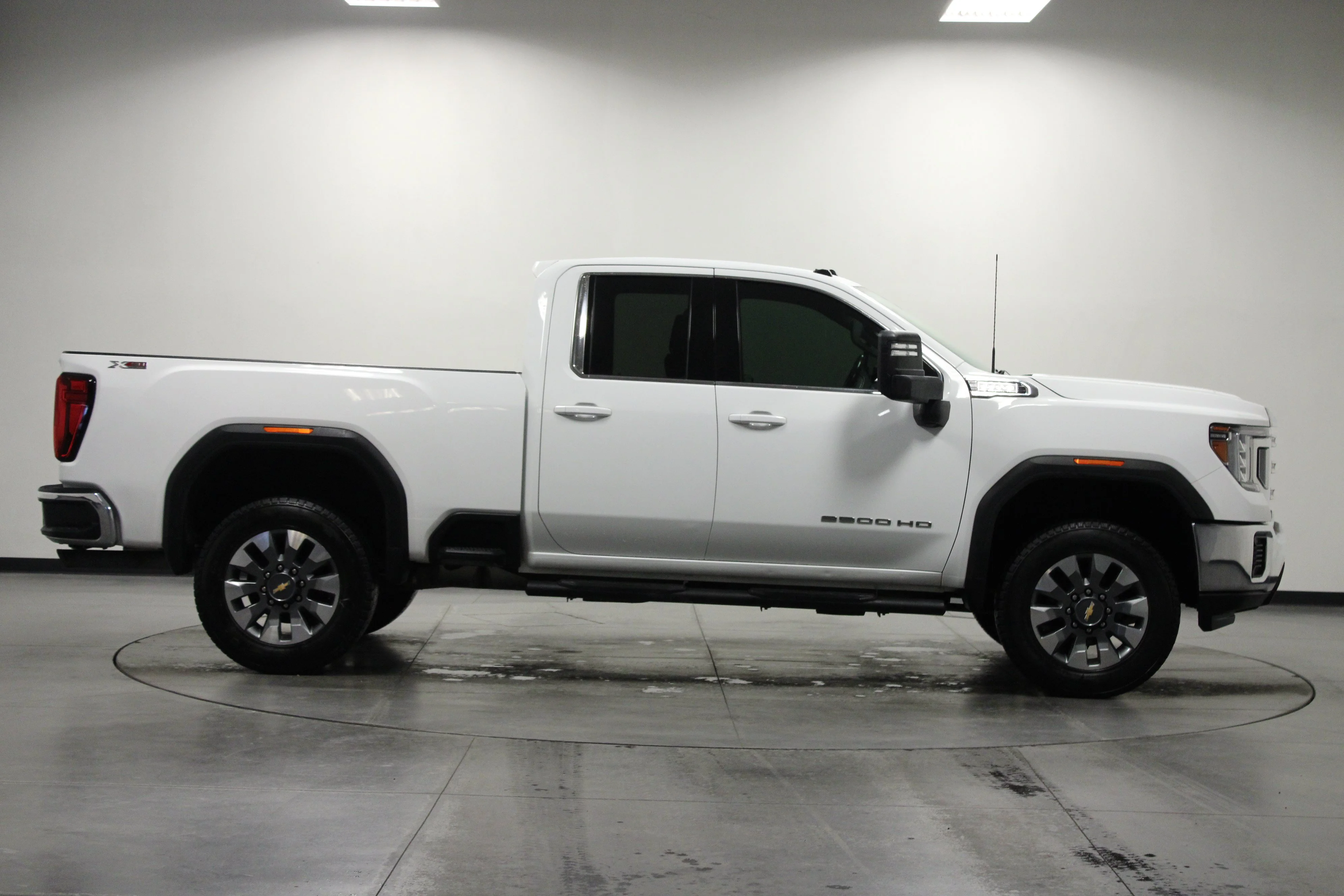 Used 2021 Summit White GMC SLE image 3