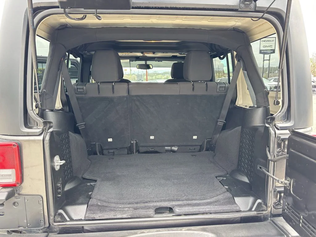 Used 2018 Gray Jeep Unlimited Sport image 18