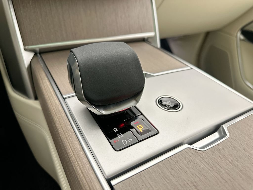 New 2026 Belgravia Green Land Rover SE image 20