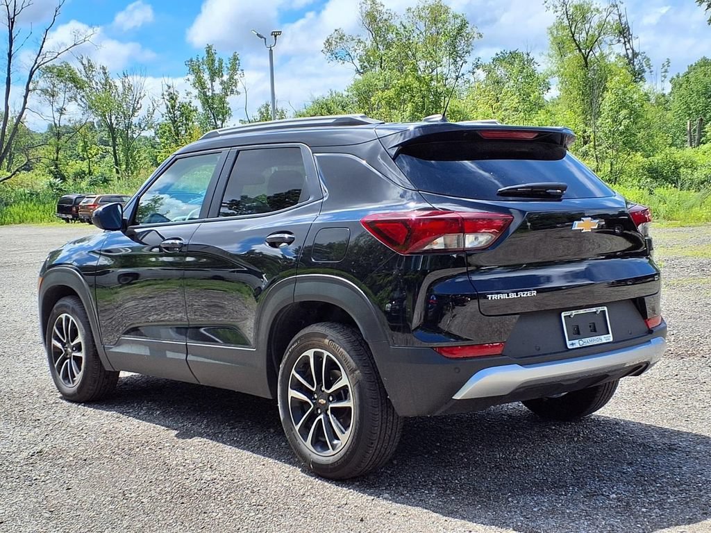 Used 2025 Mosaic Black Metallic Chevrolet LT image 7