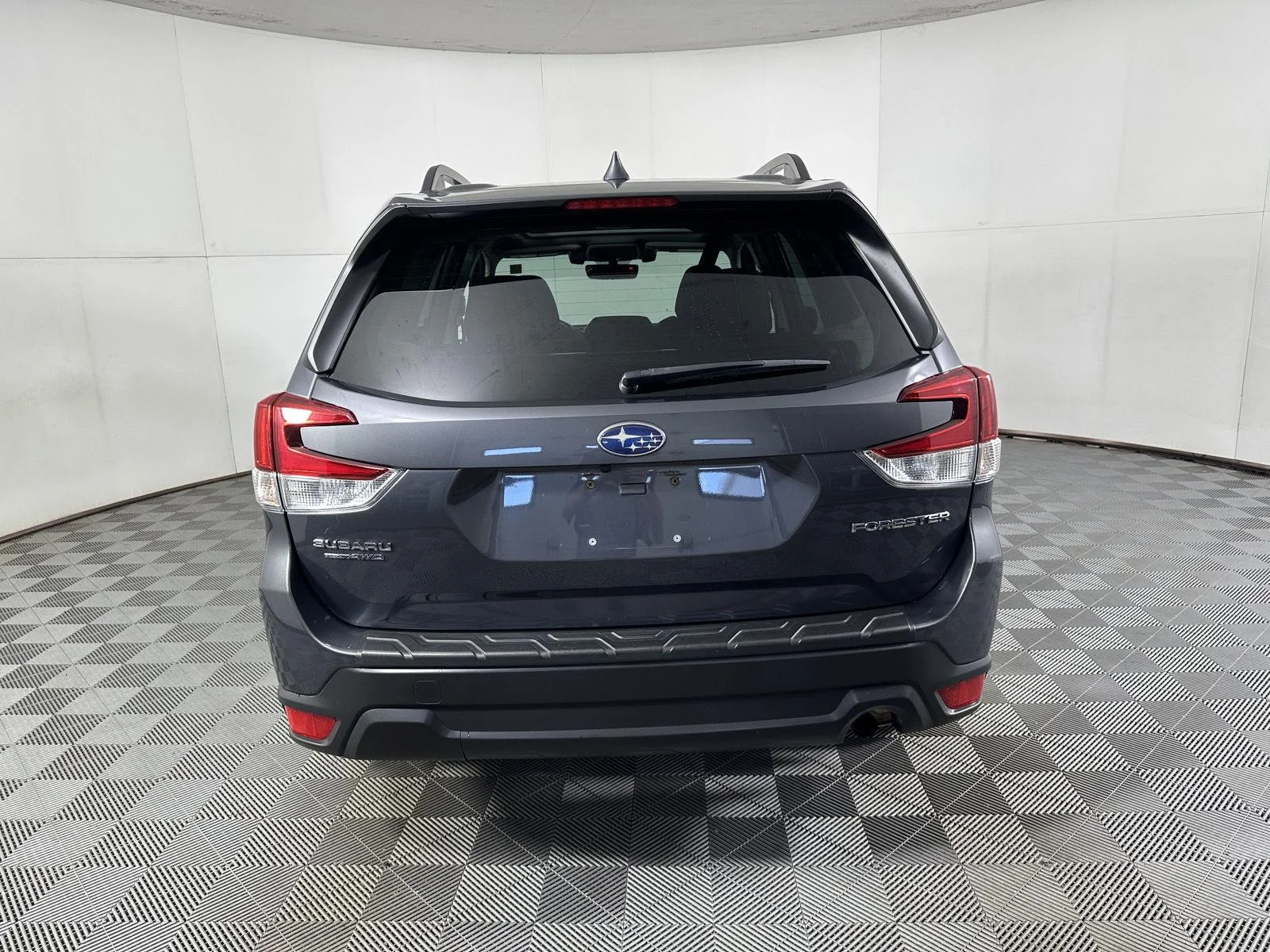 Used 2021 Magnetite Gray Metallic Subaru Premium image 15