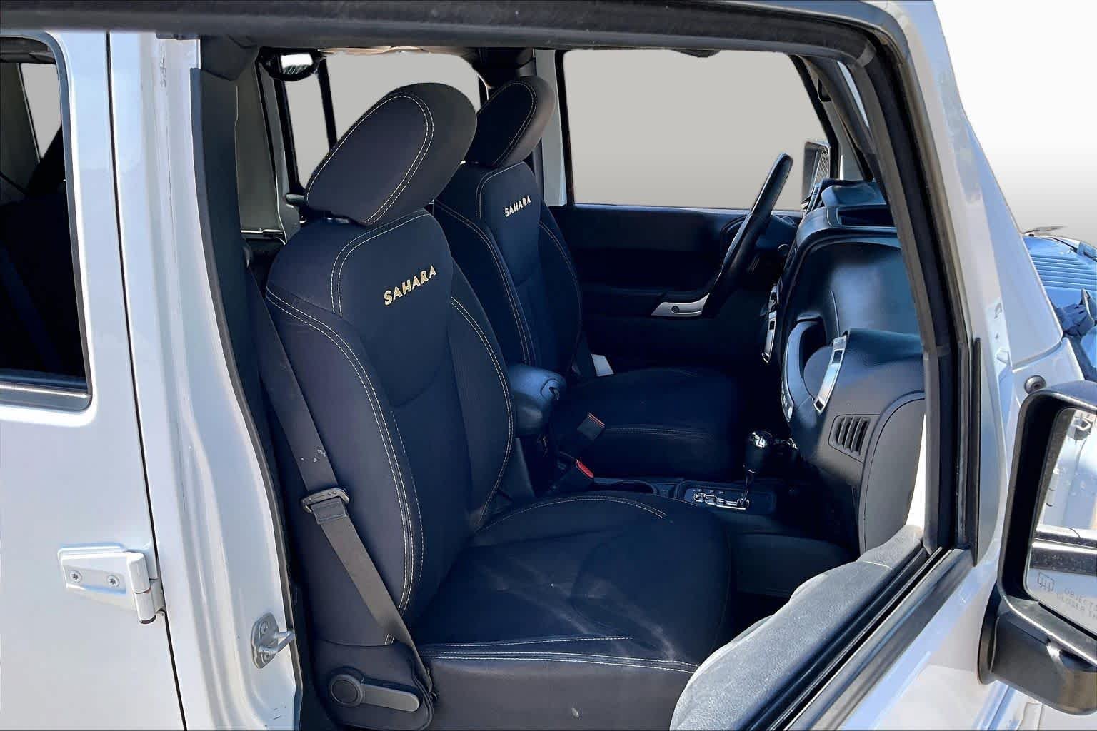 Used 2013 Bright White Jeep Sahara image 8