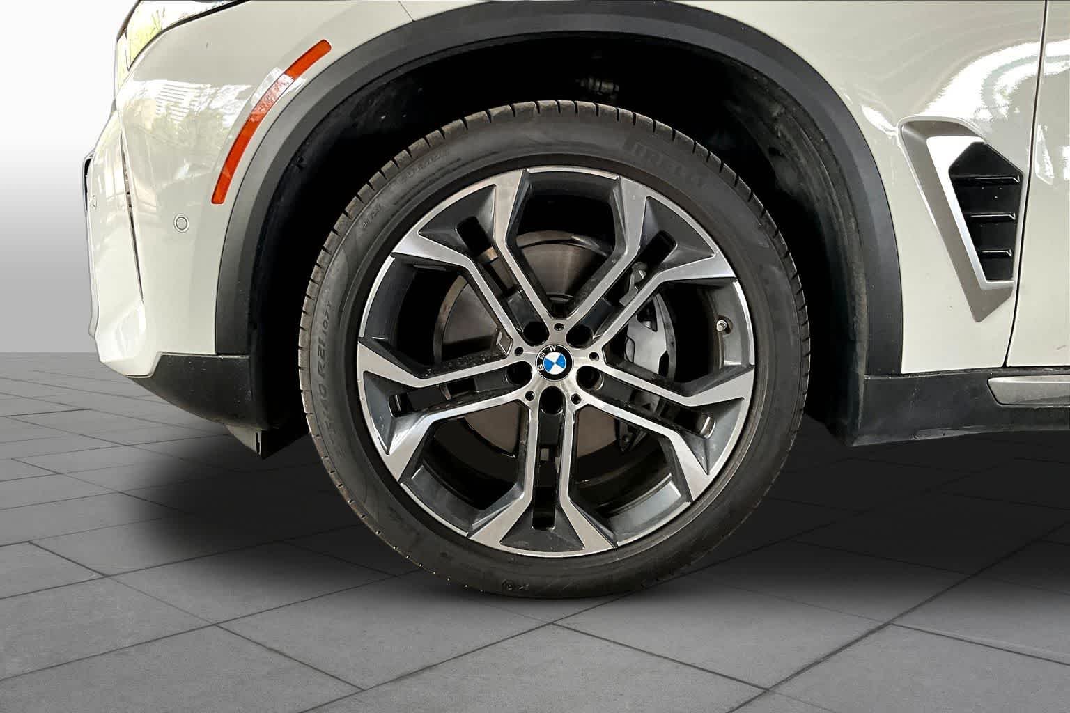 Used 2026 Alpine White BMW sDrive40i image 14