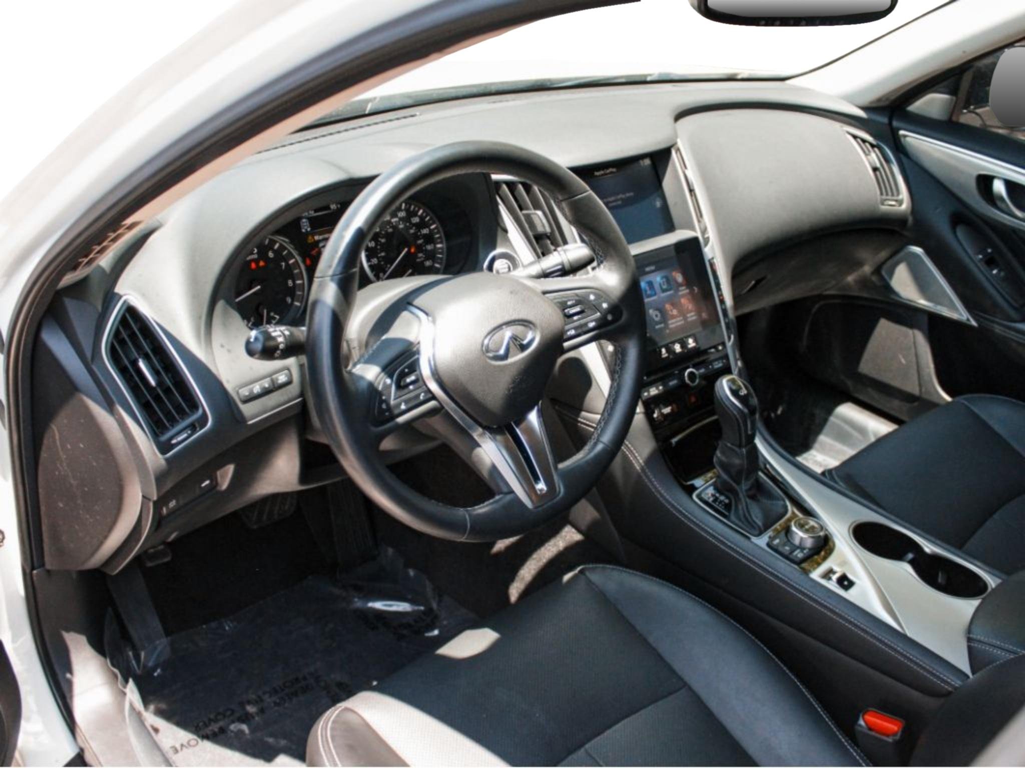 Used 2023 Majestic White INFINITI LUXE image 8