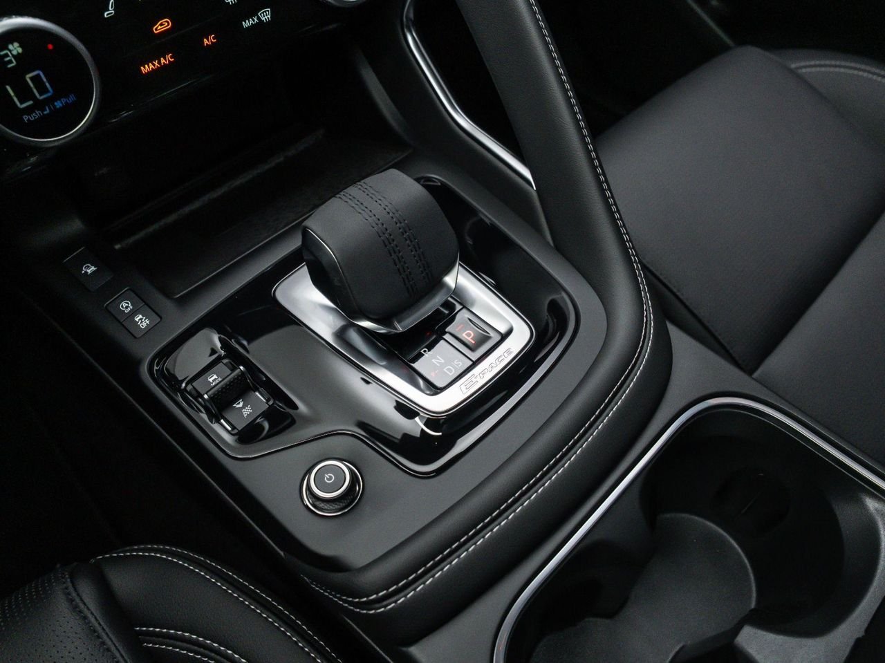 2024 Jaguar E-Pace R-DYNAMIC SE - Photo 27