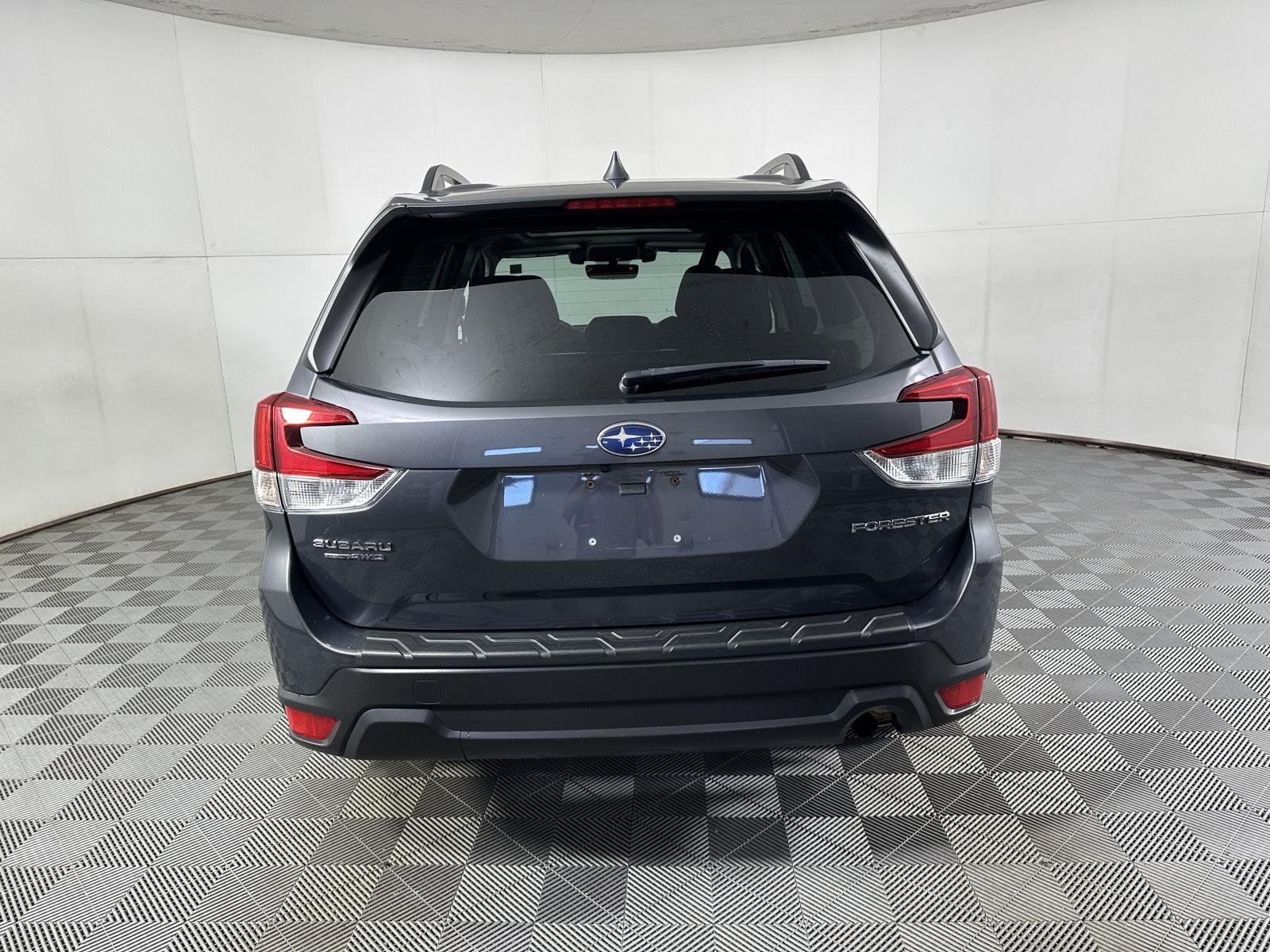 Used 2021 Magnetite Gray Metallic Subaru Premium image 15