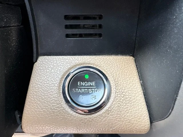 Used 2016  Ford Lariat image 21
