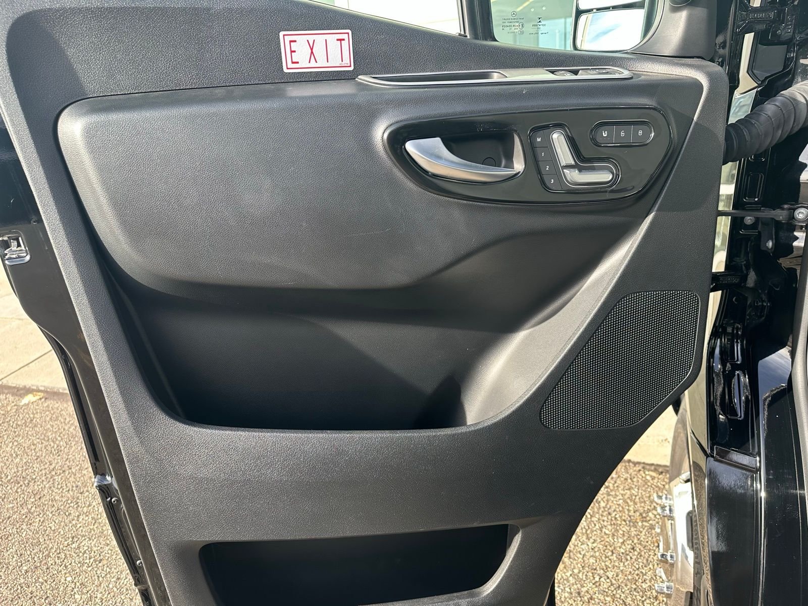 Used 2022  Mercedes-Benz 24GL 4X4 image 16