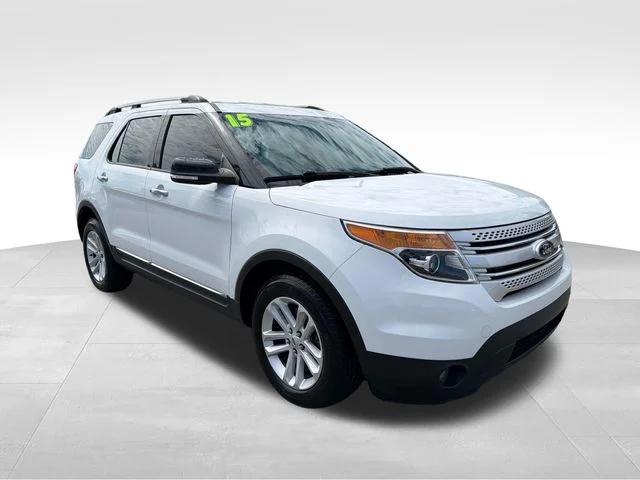 Used 2015 White Ford XLT image 1