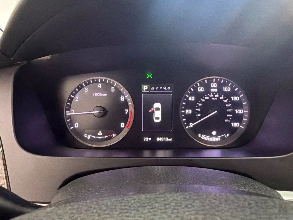 Used 2015 Silver Hyundai Limited image 17