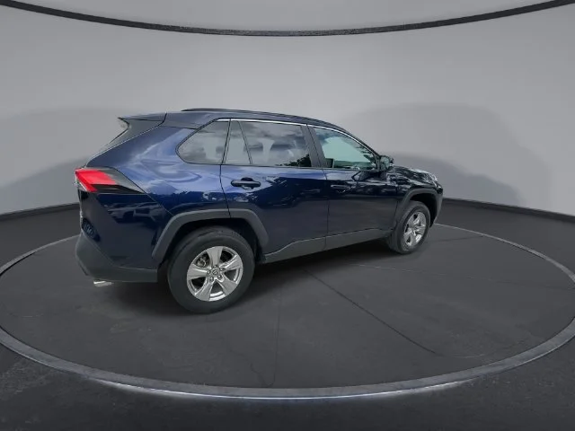 2025 Toyota RAV4 XLE - Photo 8