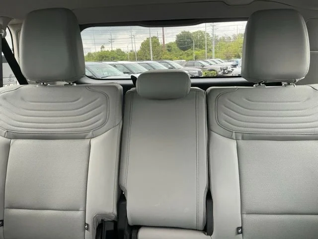 New 2026 Space Silver Metallic Ford MAX Platinum® image 31