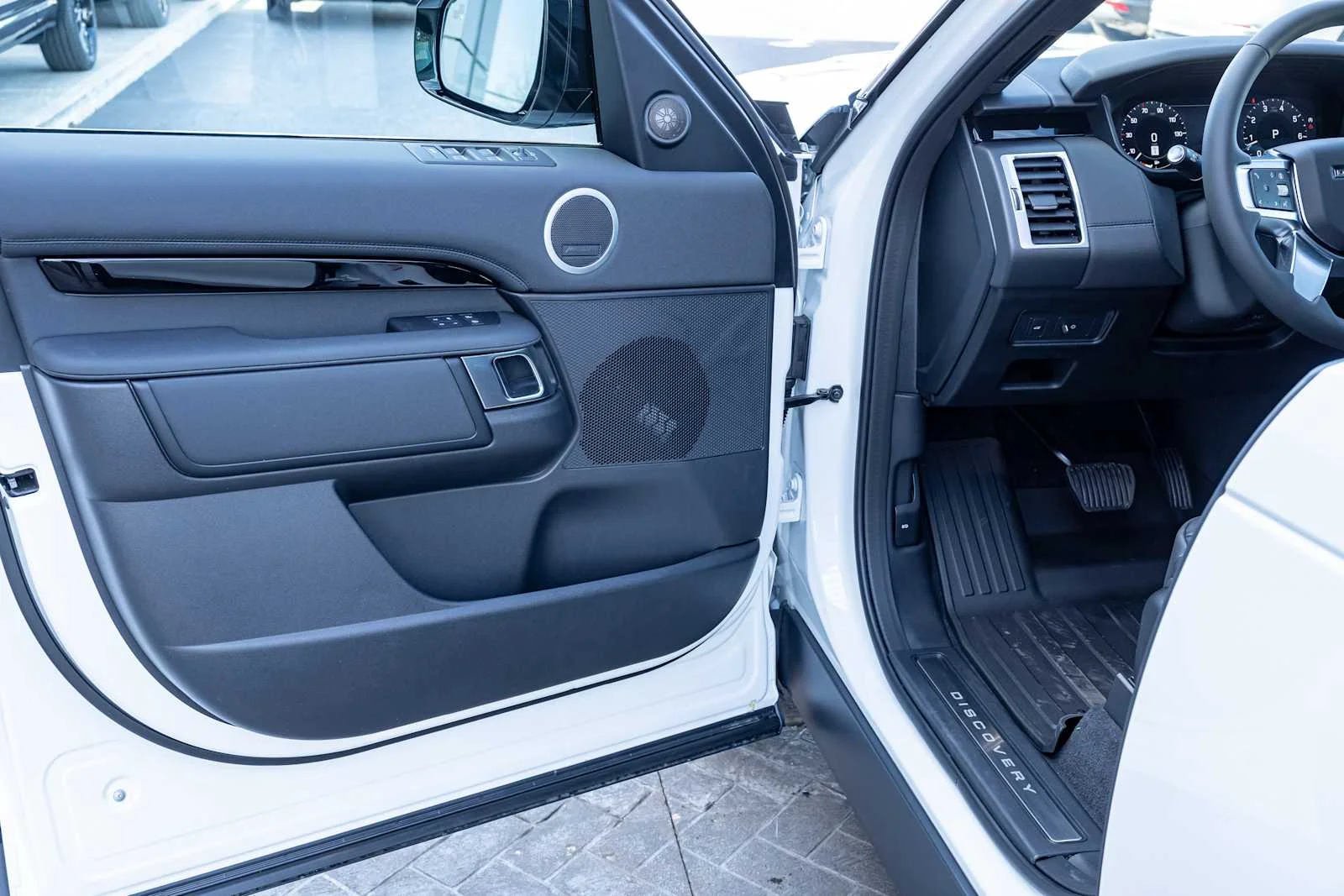 2026 Land Rover Discovery S - Photo 10