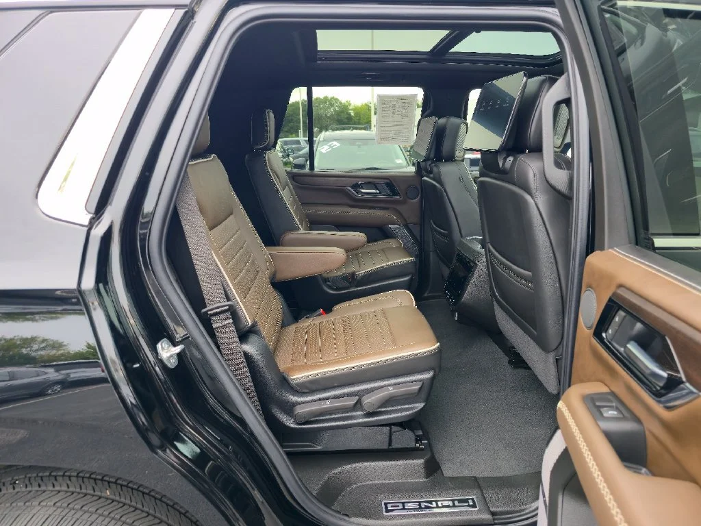 2025 GMC Yukon Denali Ultimate - Photo 26