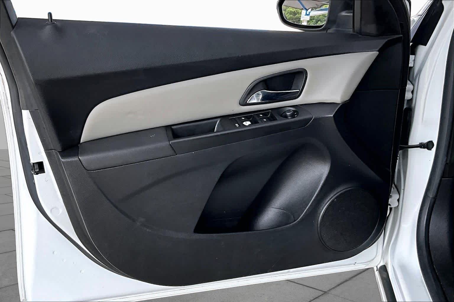 Used 2013 Summit White Chevrolet LS image 21