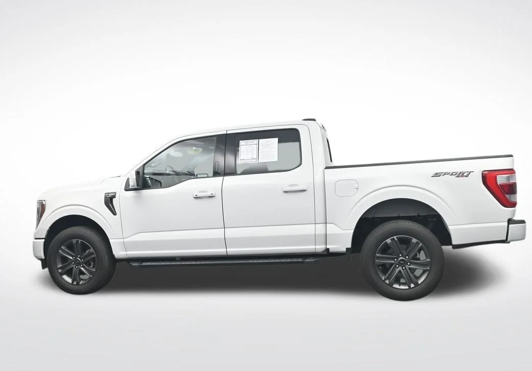 Certified Used 2023 Oxford White Ford Lariat image 10