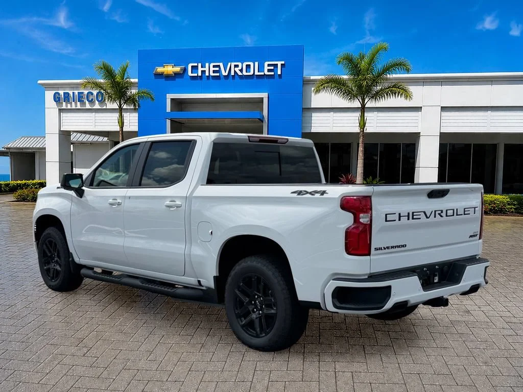 New 2026 Summit White Chevrolet RST image 5