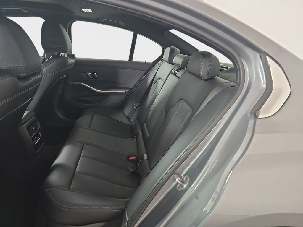 2025 BMW 3 Series 330i - Photo 16