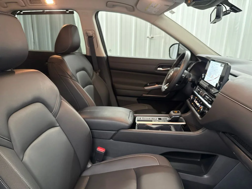 Used 2025 Brilliant Silver Metallic Nissan SL image 23