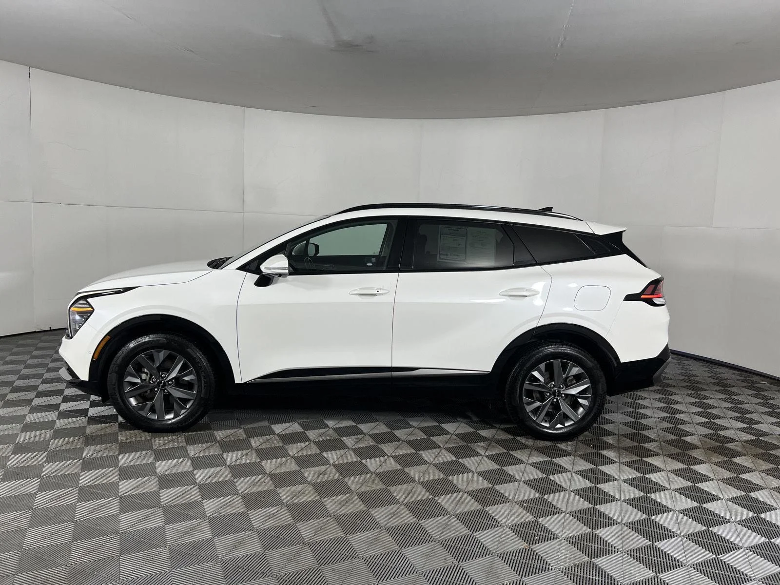 Used 2024 Snow White Pearl Kia SX-Prestige image 5