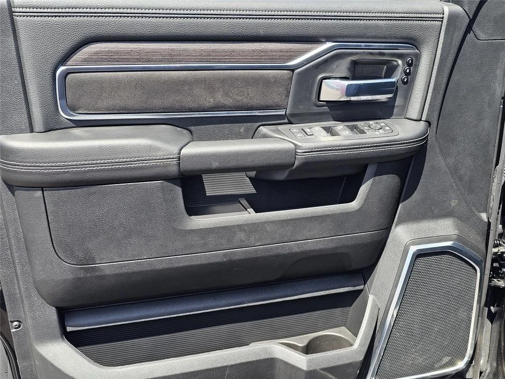2026 RAM 3500 Laramie - Photo 15