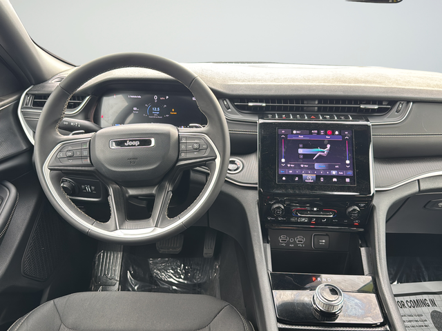 Used 2025 White Jeep Laredo image 11