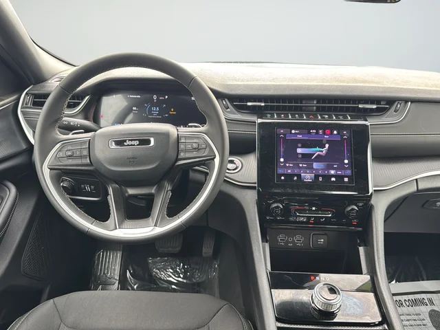 Used 2025 White Jeep Laredo image 11
