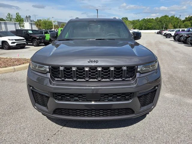 New 2026 Baltic Gray Metallic Clear-Coat Exterior Paint Jeep Limited image 18