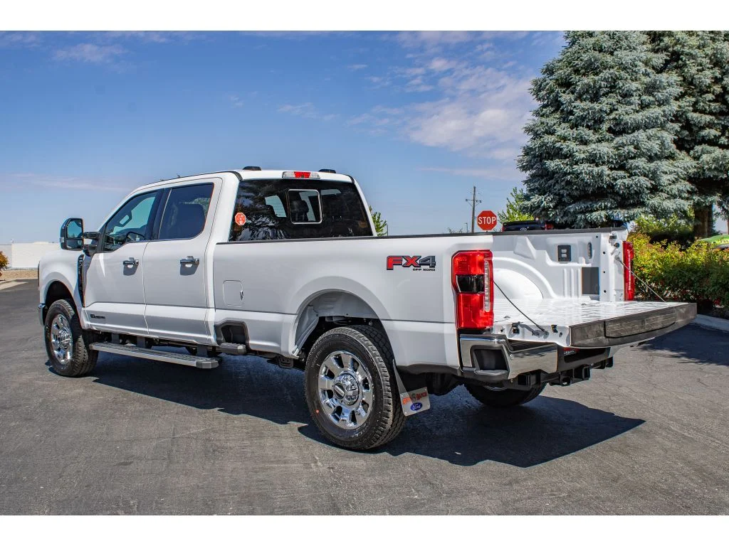 New 2026 OXFORD WHITE Ford LARIAT image 8